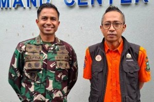 Dandim Kuningan dan Kalak BPBD Kuningan berfoto bersama usai rakor.